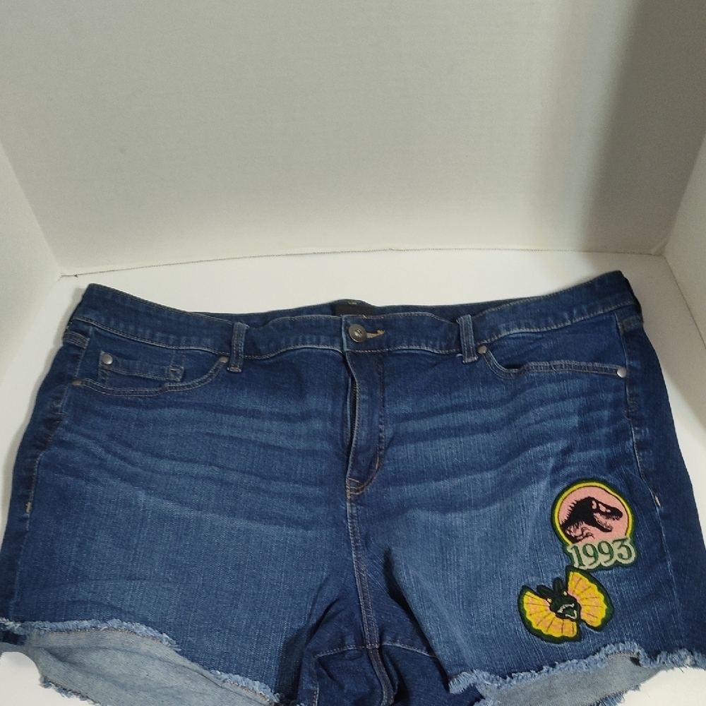 Jurassic Park's Women's Jeans Shorts Size 22 With Dinosaur Patches